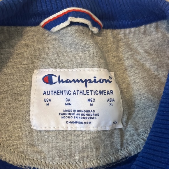 Worn like new champion crew neck - Picture 2 of 2